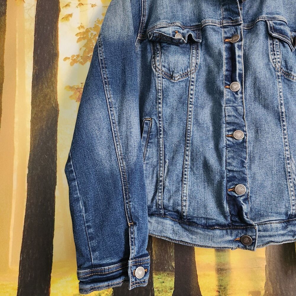Torrid Women's Denim Jacket Plus Size 2 Medium Wash Stretch Long Sleeve Trucker - Picture 2 of 12